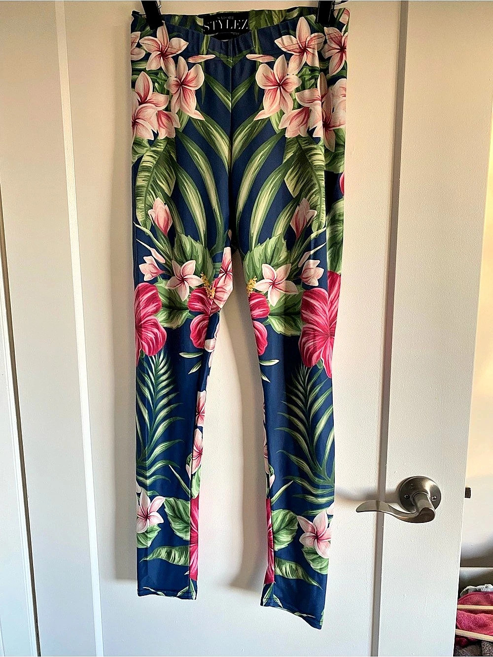 Satori Stylez Floral Print Leggings in Blue & Green